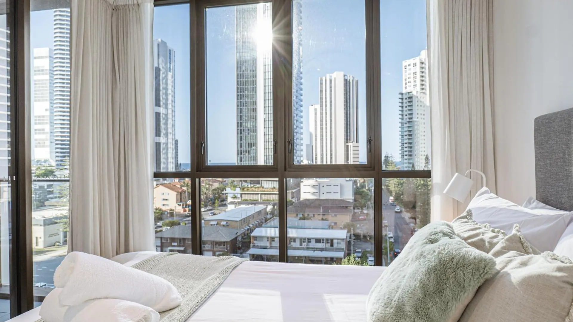 Apartment Special Deal! 2Br In Heart Of Gold Coast