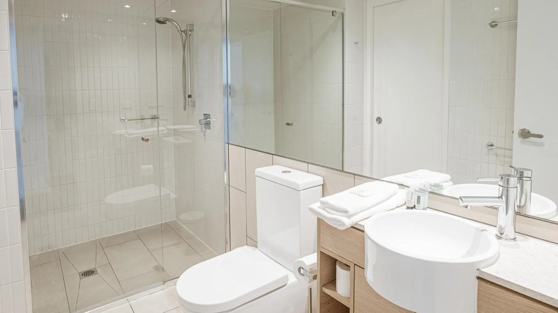 Special Deal! 2Br In Heart Of Gold Coast