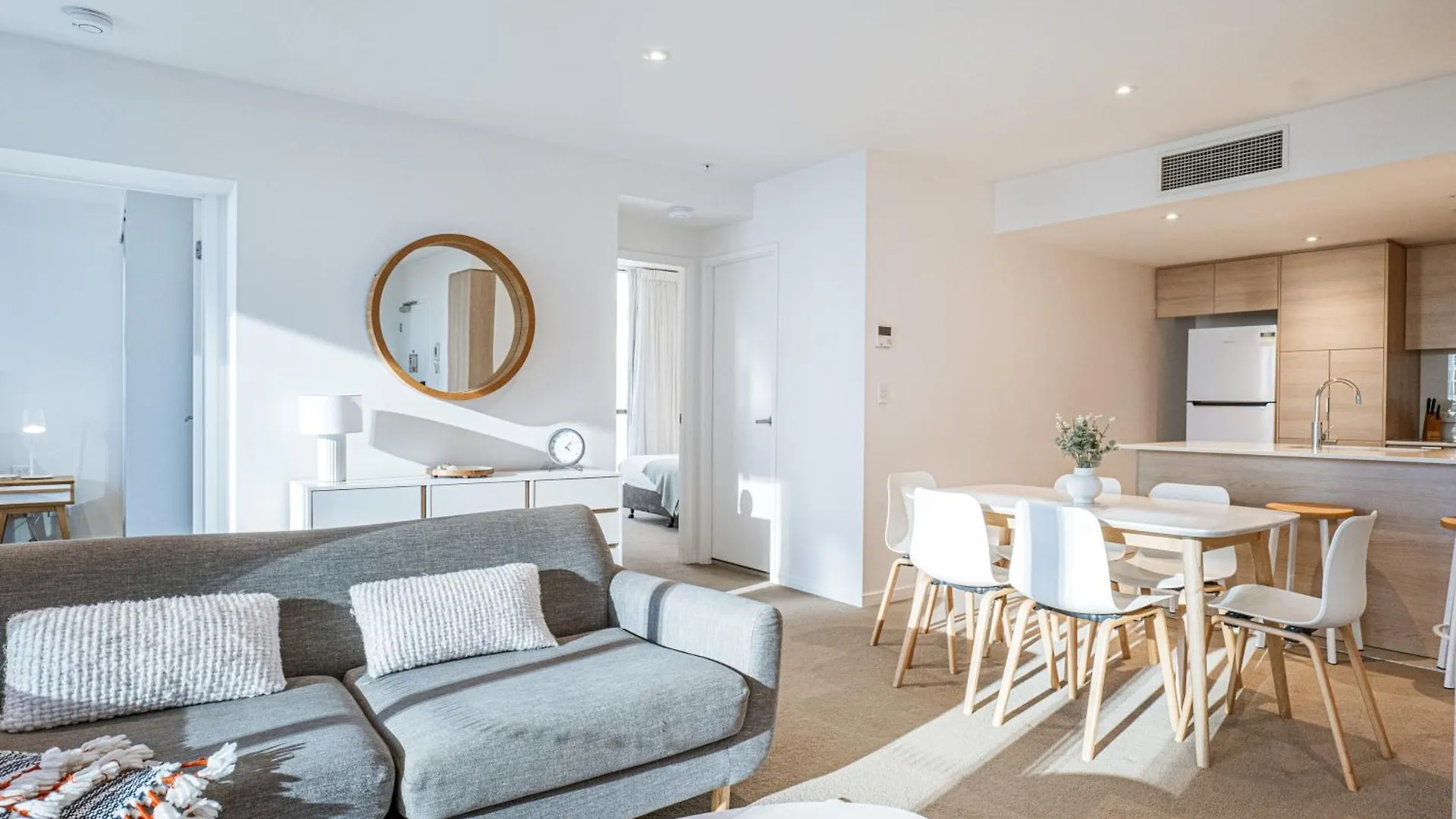 Apartment Special Deal! 2Br In Heart Of Gold Coast