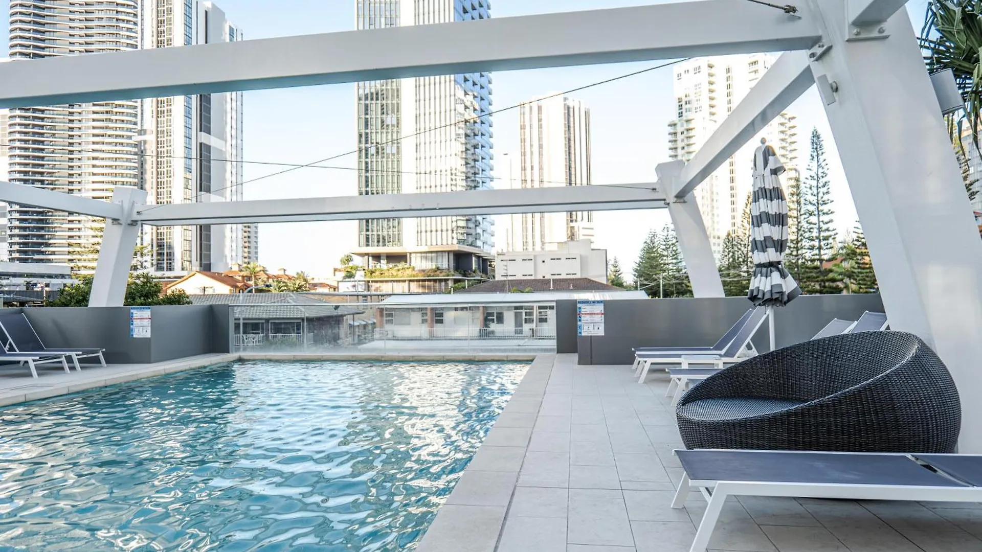 Special Deal! 2Br In Heart Of Gold Coast Apartment