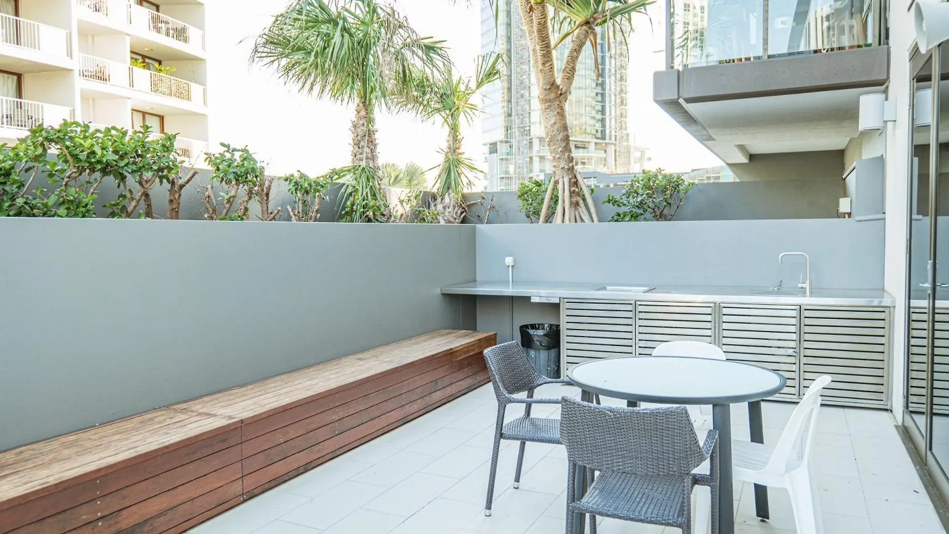 Apartment Special Deal! 2Br In Heart Of Gold Coast