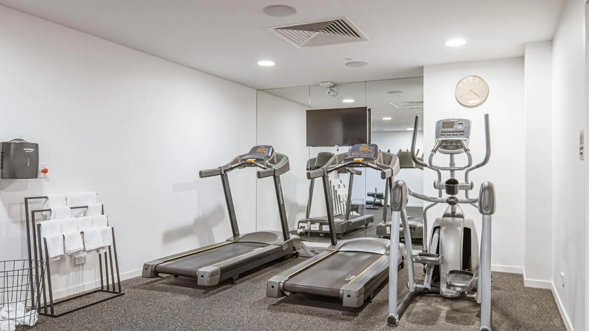 Special Deal! 2Br In Heart Of Gold Coast Apartment