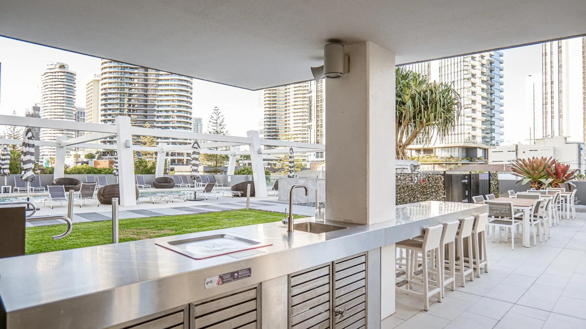 Special Deal! 2Br In Heart Of Gold Coast