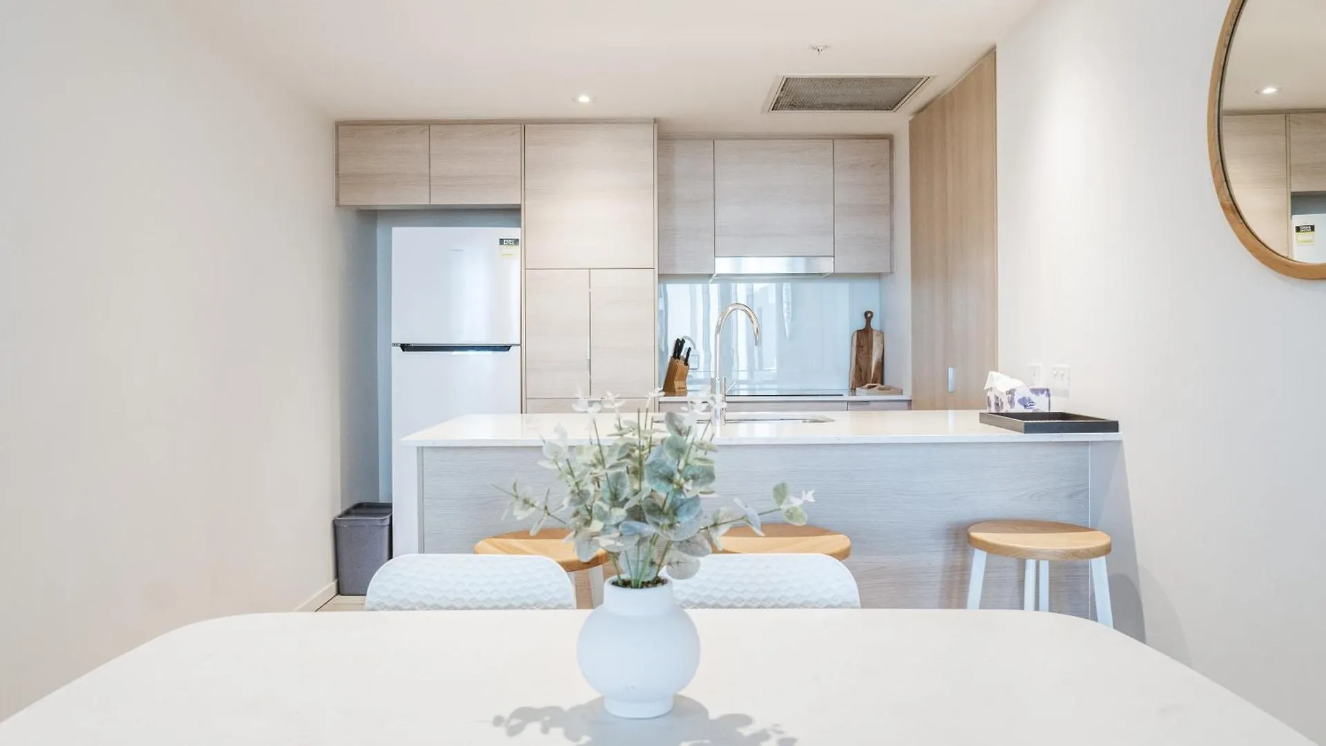 Apartment Special Deal! 2Br In Heart Of Gold Coast